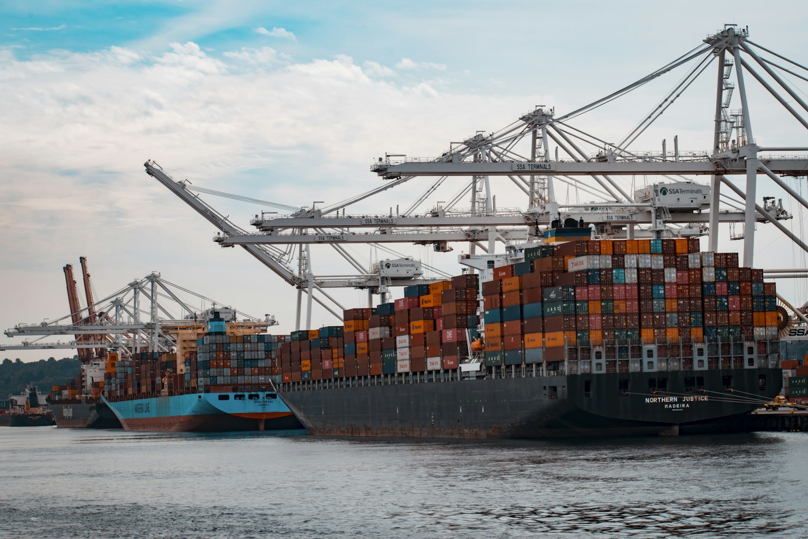 Cargo vessels and port infrastructure